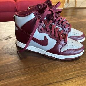 NIKE Dunk Hi